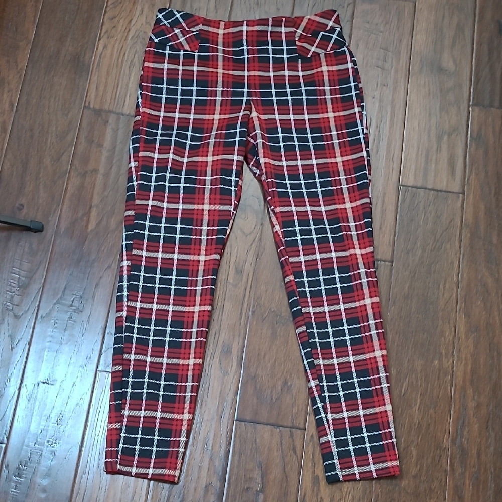 New Directions Red, Black & White Plaid Pullon Pants size Medium